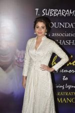 Anushka Sharma at Yash Chopra Memorial Awards in Mumbai on 19th Oct 2013.